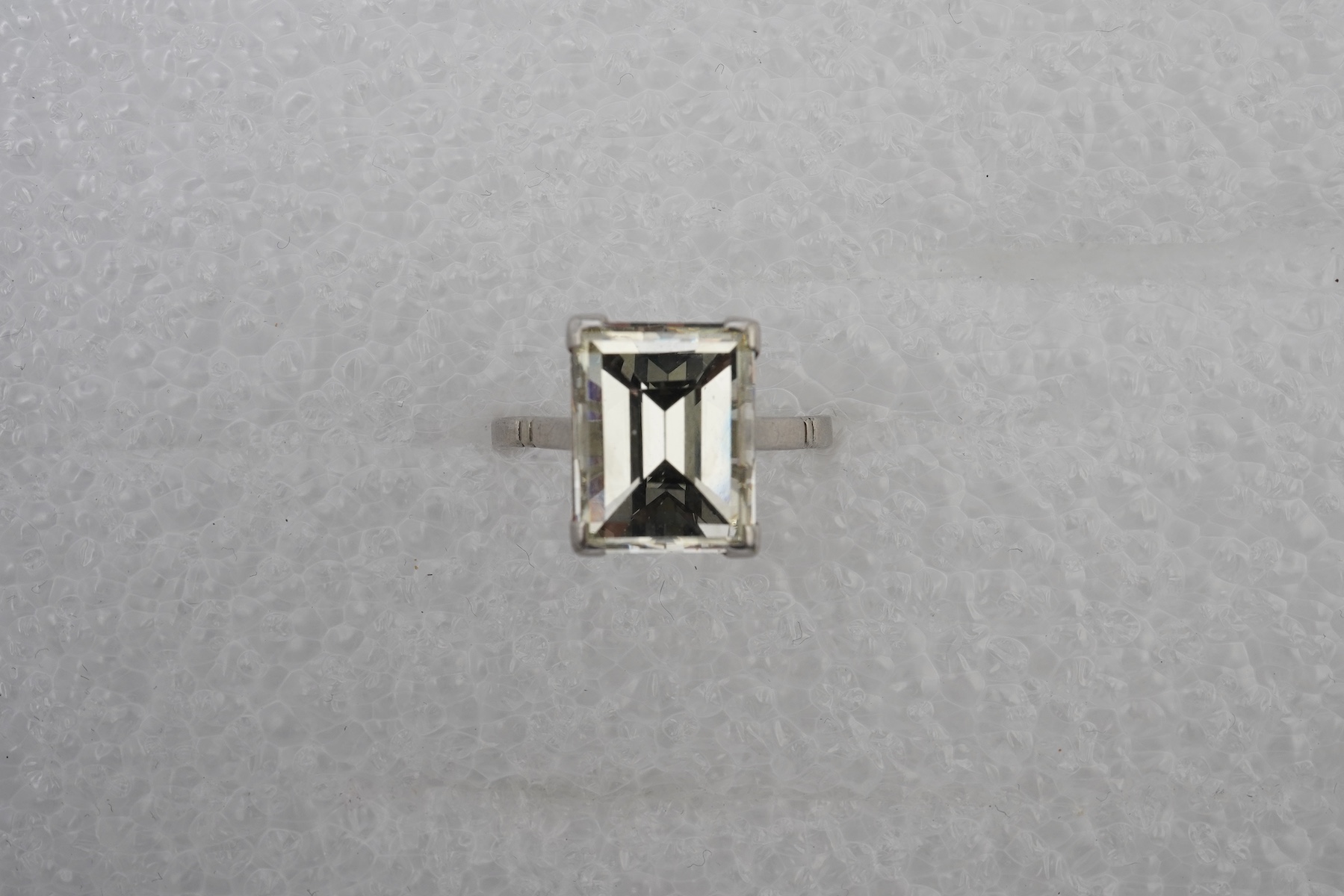 An Art Deco diamond solitaire ring, 1930s